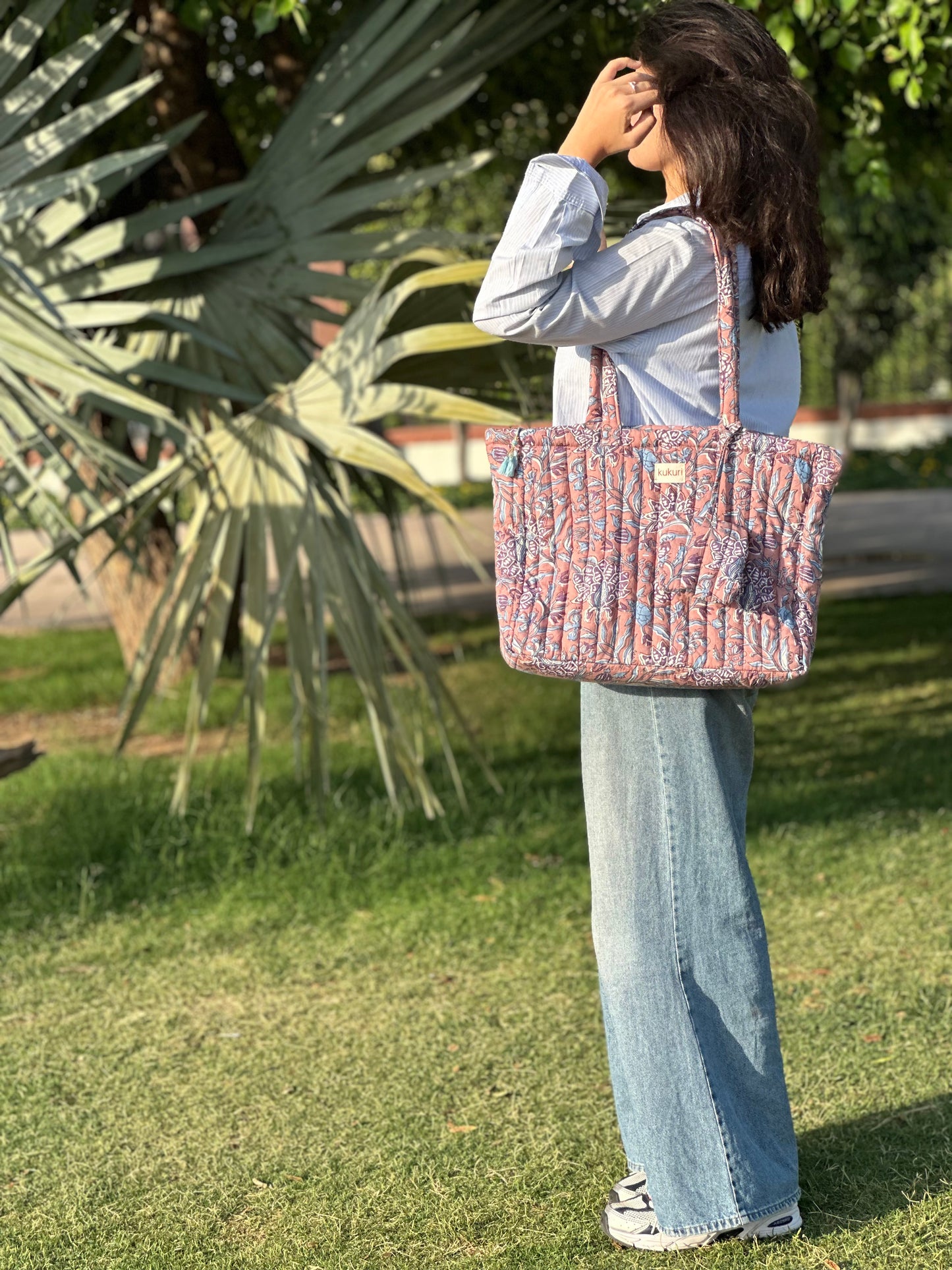Brown floral laptop tote bag