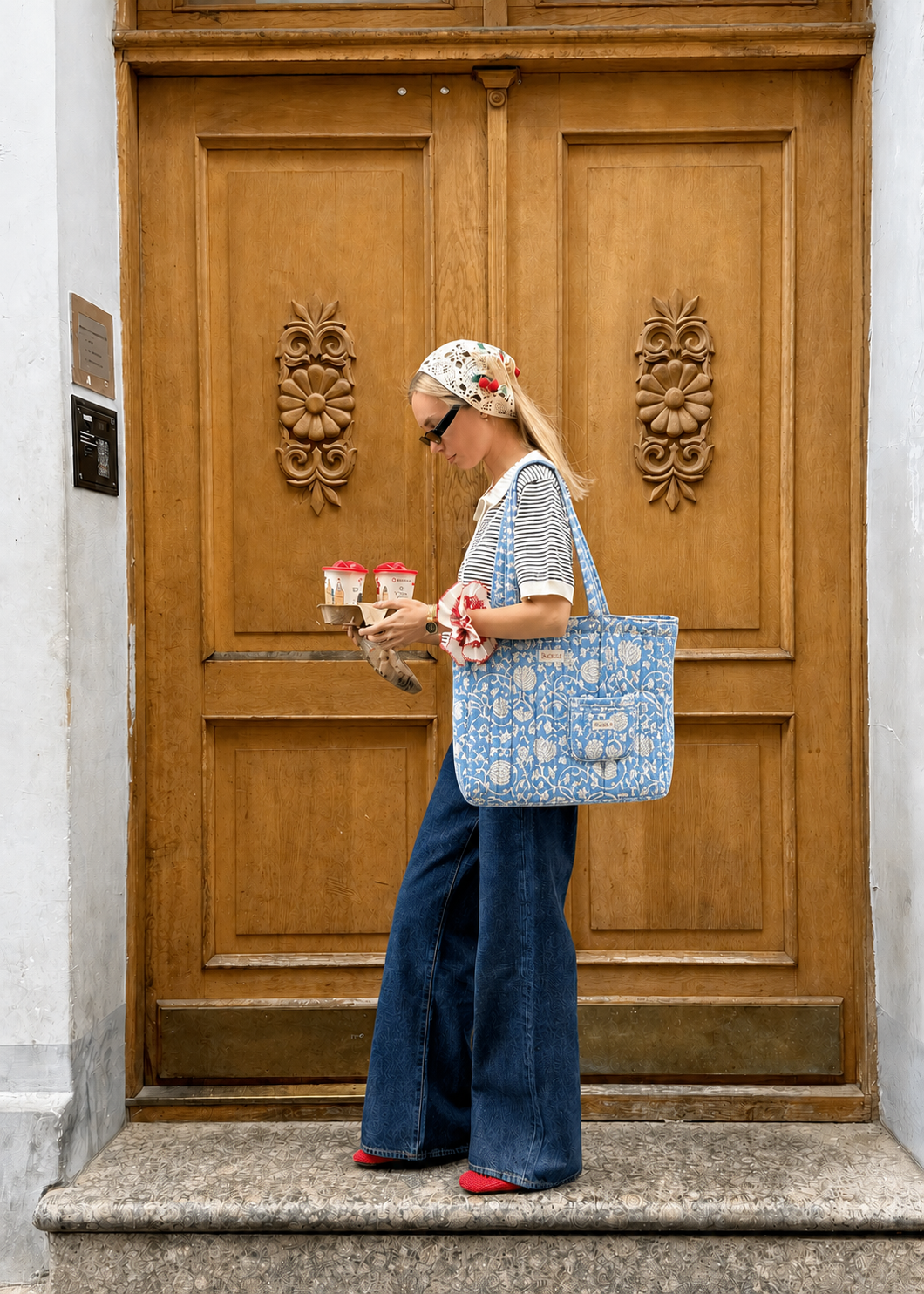 Light blue floral laptop tote bag